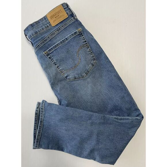 LEVI'S Signature Gold Women's Mid Rise Capri Jeans Size 10 (actual 30"x24") - Picture 3 of 12